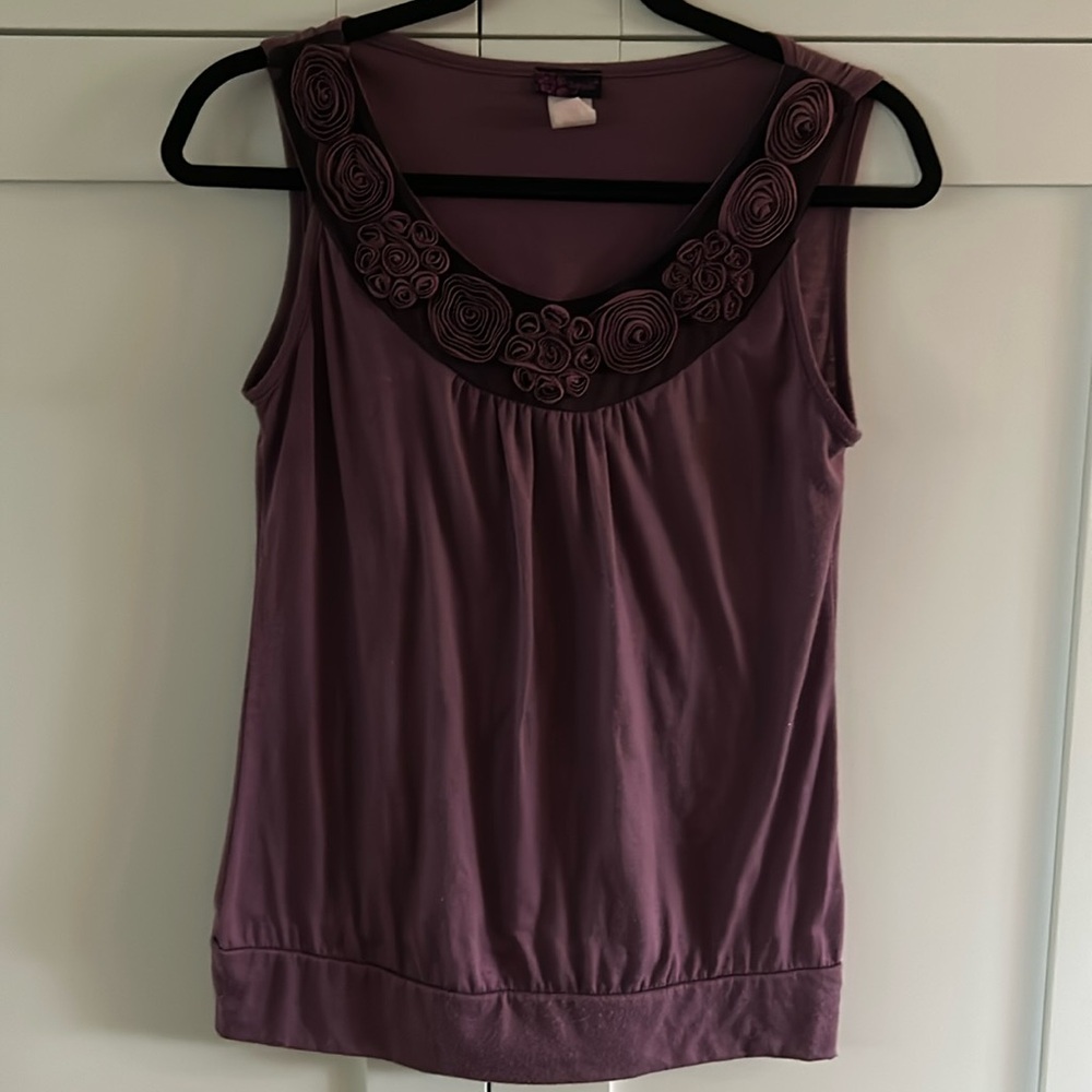 Agenda brand, sleeveless shirt.